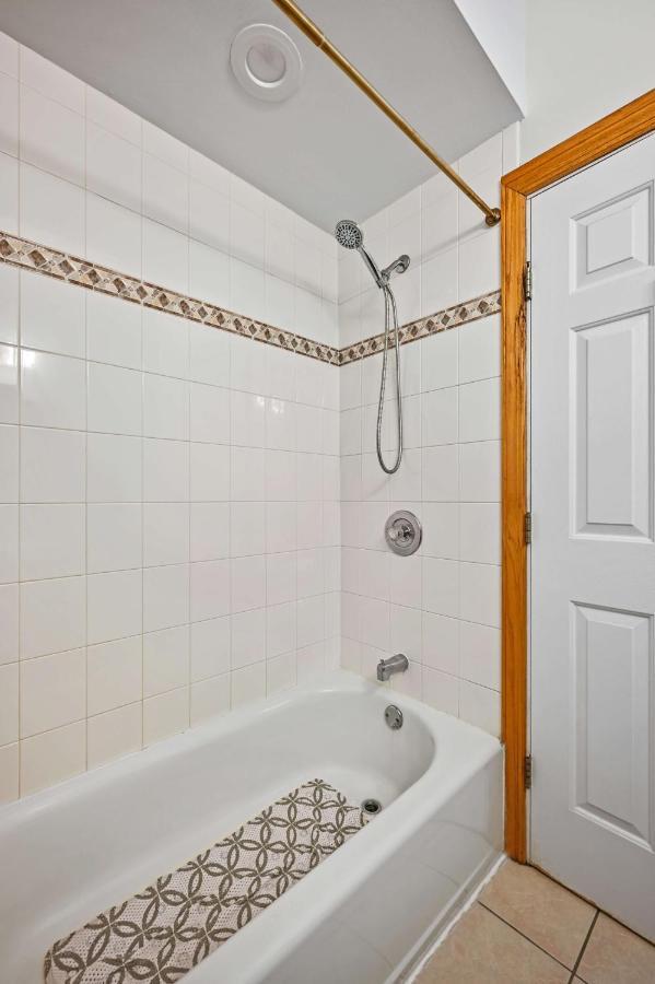 2 Bed Apt W/ Office, Free Parking, Near Wrigley ชิคาโก ภายนอก รูปภาพ